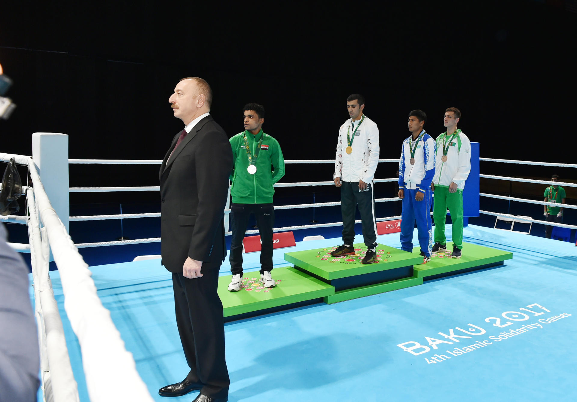 Prezident İlham Əliyev IV İslam Həmrəyliyi Oyunlarında boksçuların mükafatlandırma mərasimində iştirak edib (VİDEO) (FOTO)