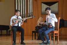 Юные музыканты мастерски исполнили произведения известных композиторов (ФОТО)