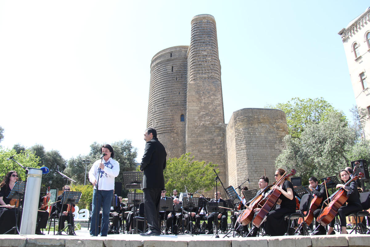 Музыкальный солнечный марафон перед Девичьей башней для гостей Исламиады (ФОТО)