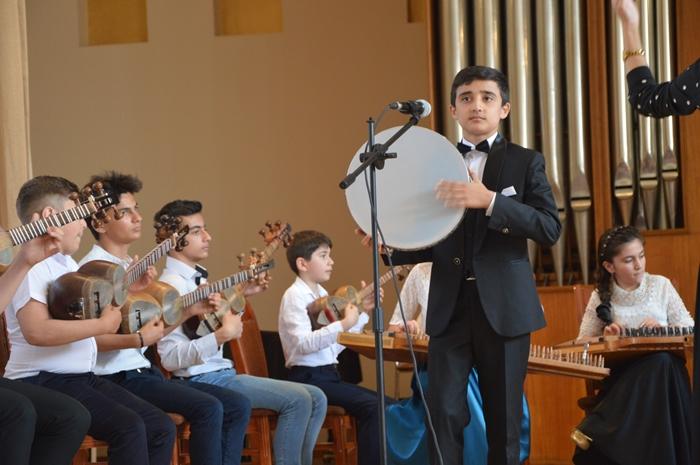 4 nömrəli uşaq musiqi məktəbi hesabat konserti təqdim edib (FOTO)