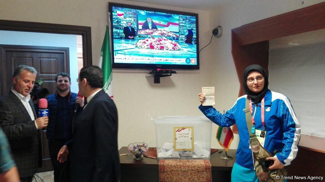 Иранские спортсмены и другие граждане  голосуют в Азербайджане на выборах президента Ирана (ФОТО)