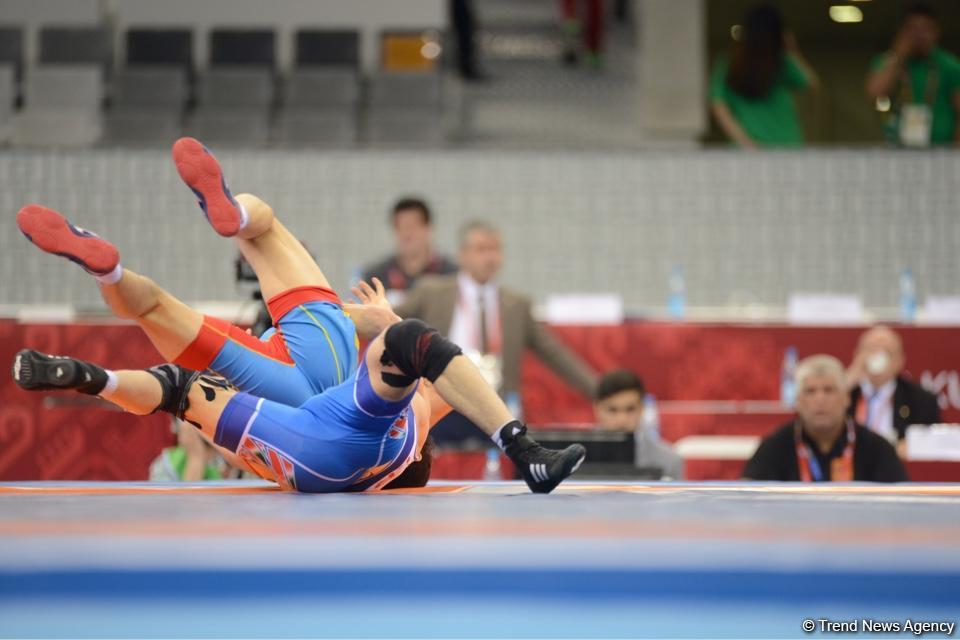 Азербайджанский борец досрочно победил и вышел в полуфинал Исламиады