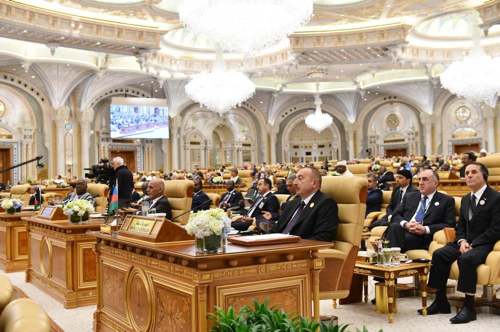 Президент Ильхам Алиев принял участие в Арабо-исламско-американском саммите в Эр-Рияде (ФОТО) (Обновлено)