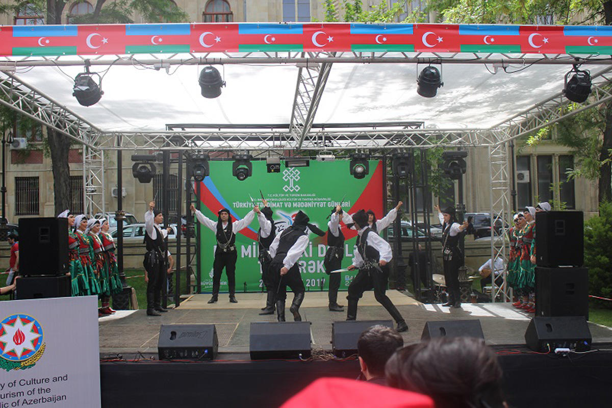 В Баку прошли Дни культуры пяти стран, посвященные Исламиаде (ФОТО)