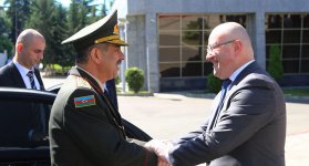Azerbaijani, Georgian defense ministers mull military co-op (PHOTO)