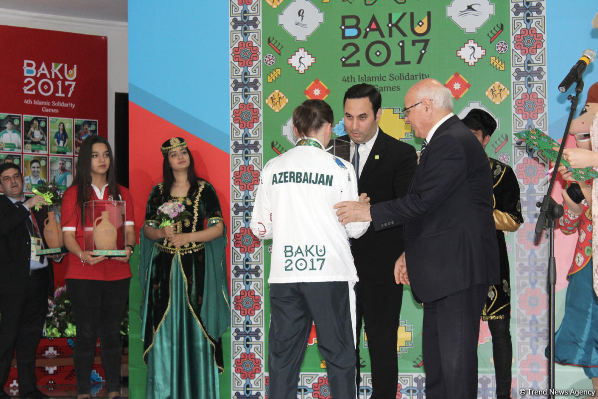 "Дни триумфа" в Баку - чествование призеров Исламиады (ФОТО)