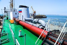 В Азербайджане ремонтируется российское судно (ФОТО) - Gallery Thumbnail