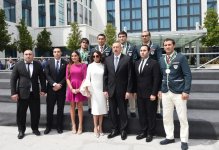Президент Ильхам Алиев и Первая леди Мехрибан Алиева приняли участие во встрече с победителями IV Игр исламской солидарности, тренерами и представителями спортивной общественности (ФОТО)