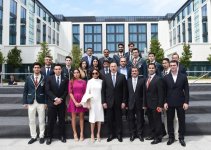 Azerbaijani president, first lady meet with winners of Baku 2017 (PHOTO)