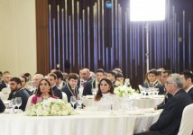 Президент Ильхам Алиев и Первая леди Мехрибан Алиева приняли участие во встрече с победителями IV Игр исламской солидарности, тренерами и представителями спортивной общественности (ФОТО) - Gallery Thumbnail
