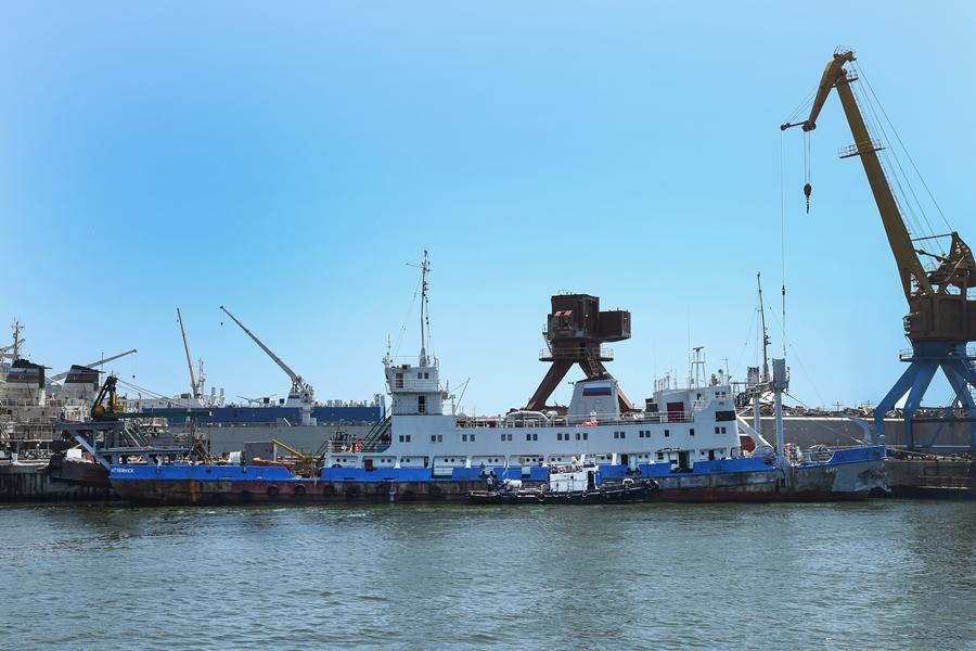 В Азербайджане ремонтируется российское судно (ФОТО) - Gallery Image