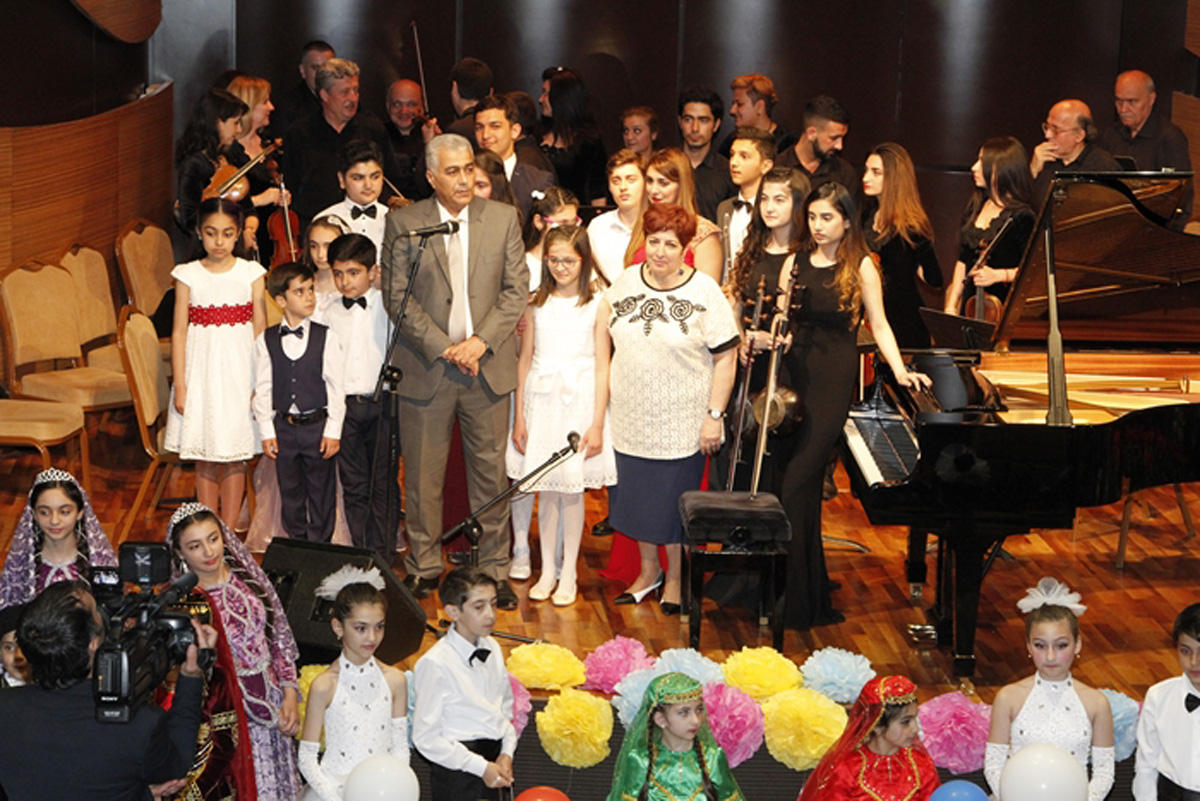 Fikrət Əmirovun 95 illik yubileyi münasibətilə konsert keçirilib (FOTO)