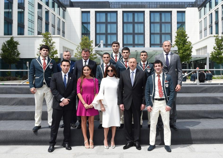 Azerbaijani president, first lady meet with winners of Baku 2017 (PHOTO)