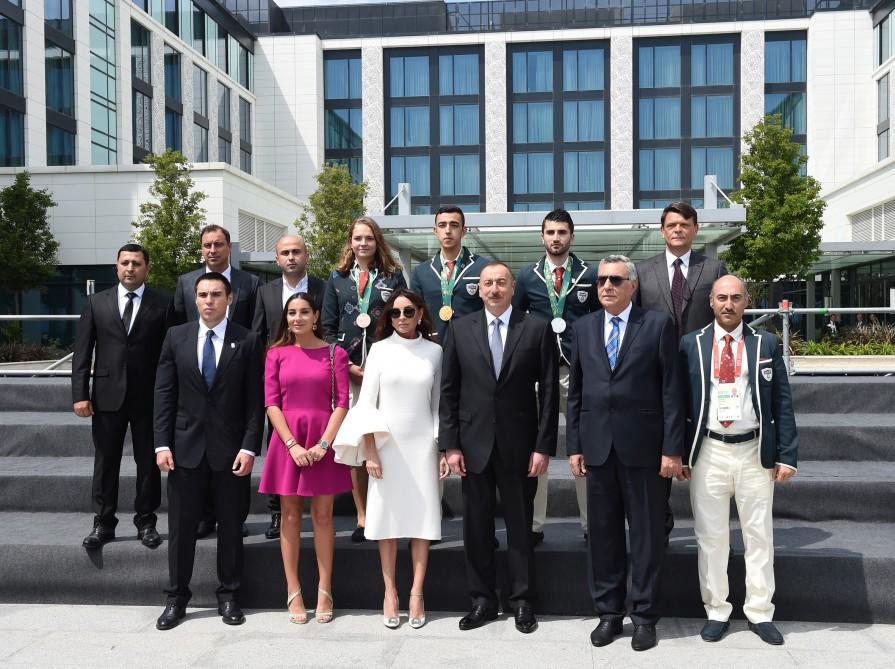 Azerbaijani president, first lady meet with winners of Baku 2017 (PHOTO)
