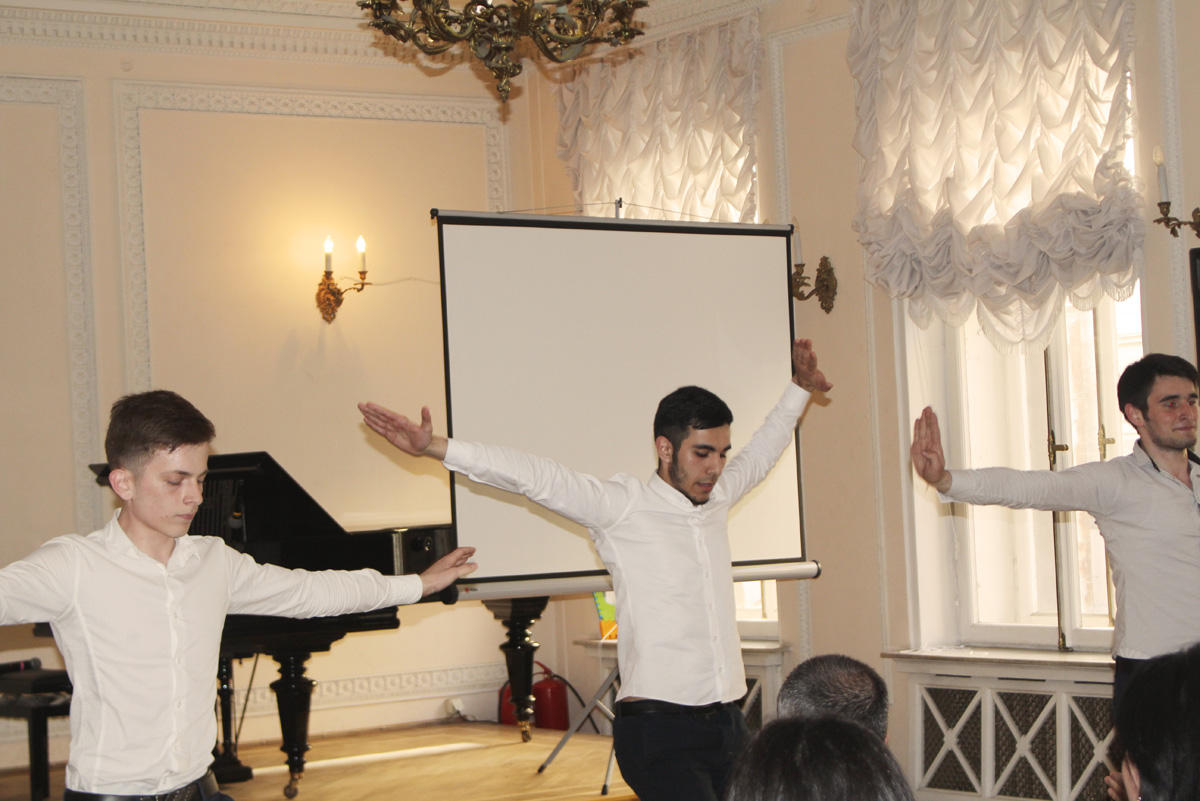 В Санкт-Петербурге представлено музыкальное и танцевальное искусство Азербайджана (ФОТО)