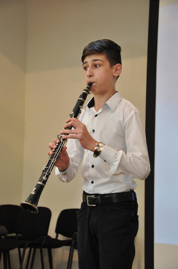 Музыка в жизни азербайджанских детей - первые аплодисменты (ФОТО)