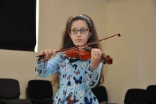 Музыка в жизни азербайджанских детей - первые аплодисменты (ФОТО) - Gallery Thumbnail