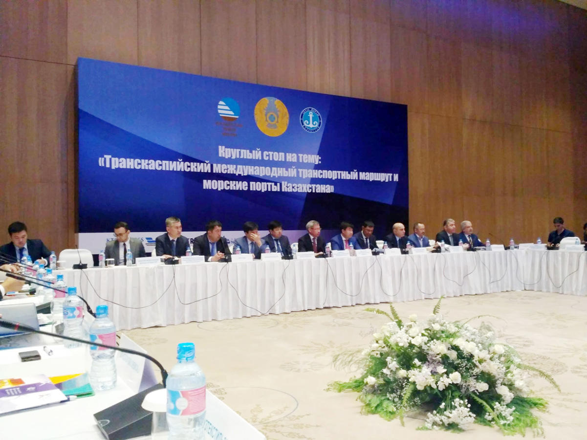 Обсуждается увеличение грузопотока по Транскаспийскому транспортному маршруту (ФОТО)