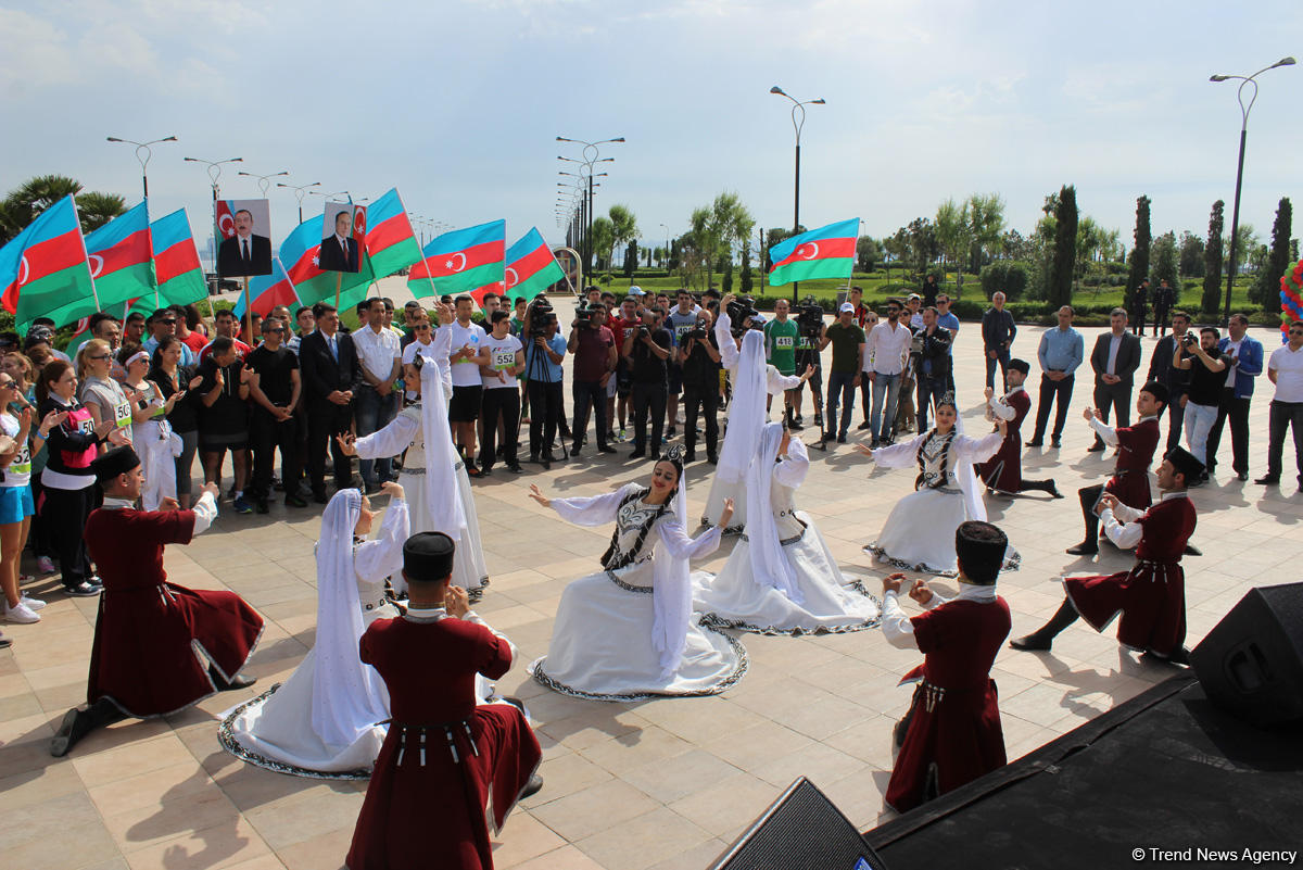 28 May - Respublika Günü münasibətilə yürüş keçirilib (FOTO)