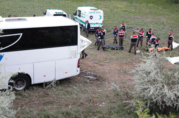 Avtobus qəzaya uğrayıb: 8 ölü, 32 yaralı (VİDEO)