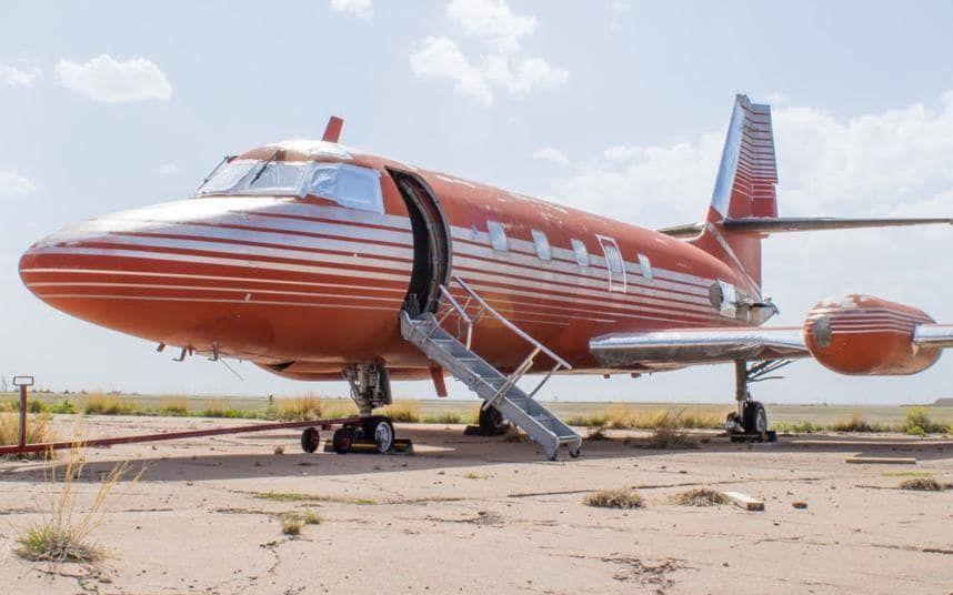 Самолет Элвиса Пресли продали на аукционе