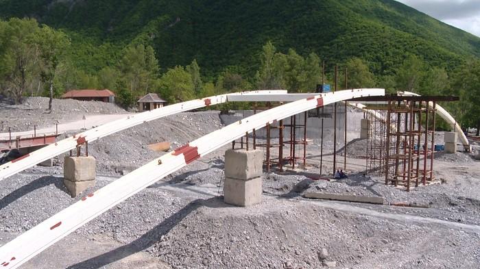 Продолжается строительство моста через реку Киш в Шекинском районе (ФОТО, ВИДЕО)