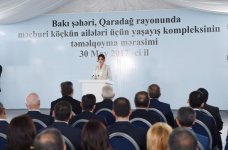 Первый вице-президент Азербайджана Мехрибан Алиева приняла участие в церемонии закладки в Баку фундамента жилого комплекса для семей вынужденных переселенцев (ФОТО)
