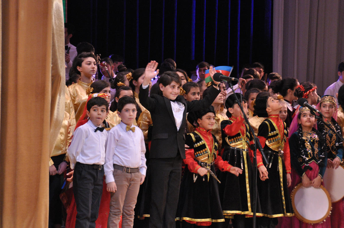 Heydər Əliyev Sarayında möhtəşəm bayram konserti (FOTO)