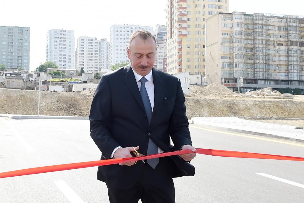 Президент Ильхам Алиев и Первая леди Мехрибан Алиева приняли участие в открытии новых дорог в Баку (ФОТО) (версия 2) - Gallery Image