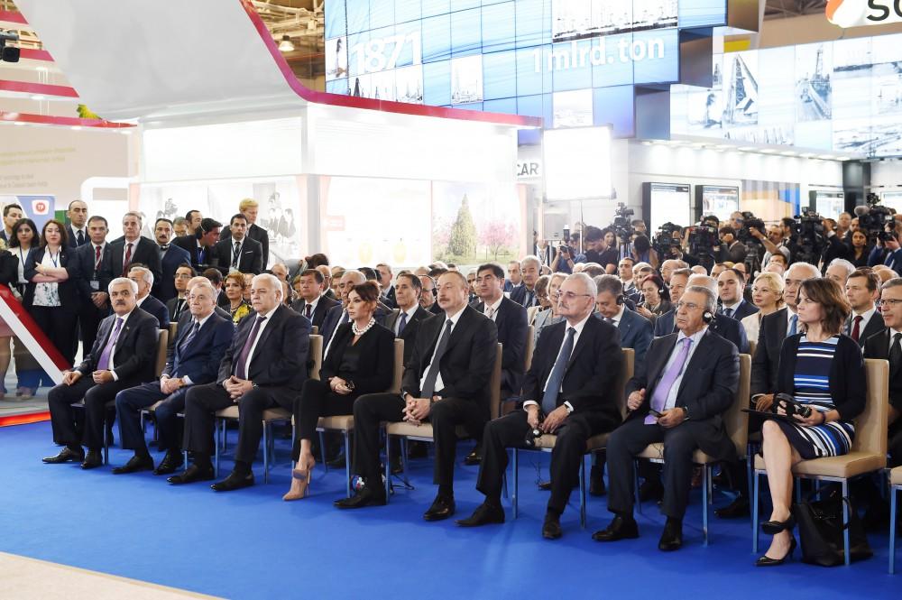Президент Ильхам Алиев и Первая леди Мехрибан Алиева приняли участие в открытии ХХIV Международной выставки и конференции "Нефть и газ Каспия-2017" (ФОТО) - Gallery Image