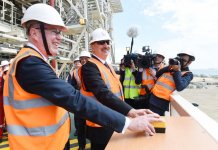 Президент Ильхам Алиев принял участие в церемонии отправки в море верхних строений платформы для "Шах Дениз -2" (ФОТО)
