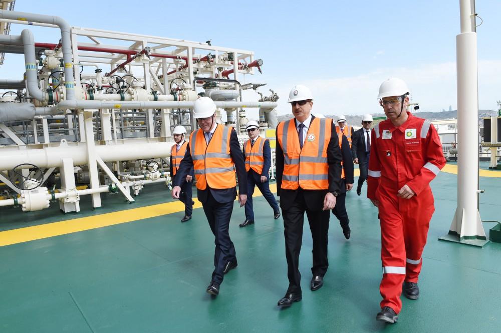 Президент Ильхам Алиев принял участие в церемонии отправки в море верхних строений платформы для "Шах Дениз -2" (ФОТО)