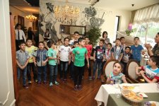 Heydar Aliyev Foundation VP meets orphanage children in Baku (PHOTO)