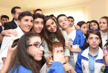 Вице-президент Фонда Гейдара Алиева Лейла Алиева приняла участие в мероприятии, организованном для детей с ограниченными возможностями здоровья в Центре по уходу за животными IDEA
