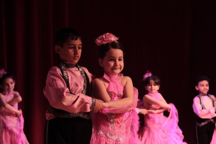 Бакинское небо, украшенное национальными танцами (ФОТО)