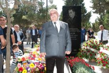 Азербайджанские актеры почтили память известного режиссера (ФОТО)