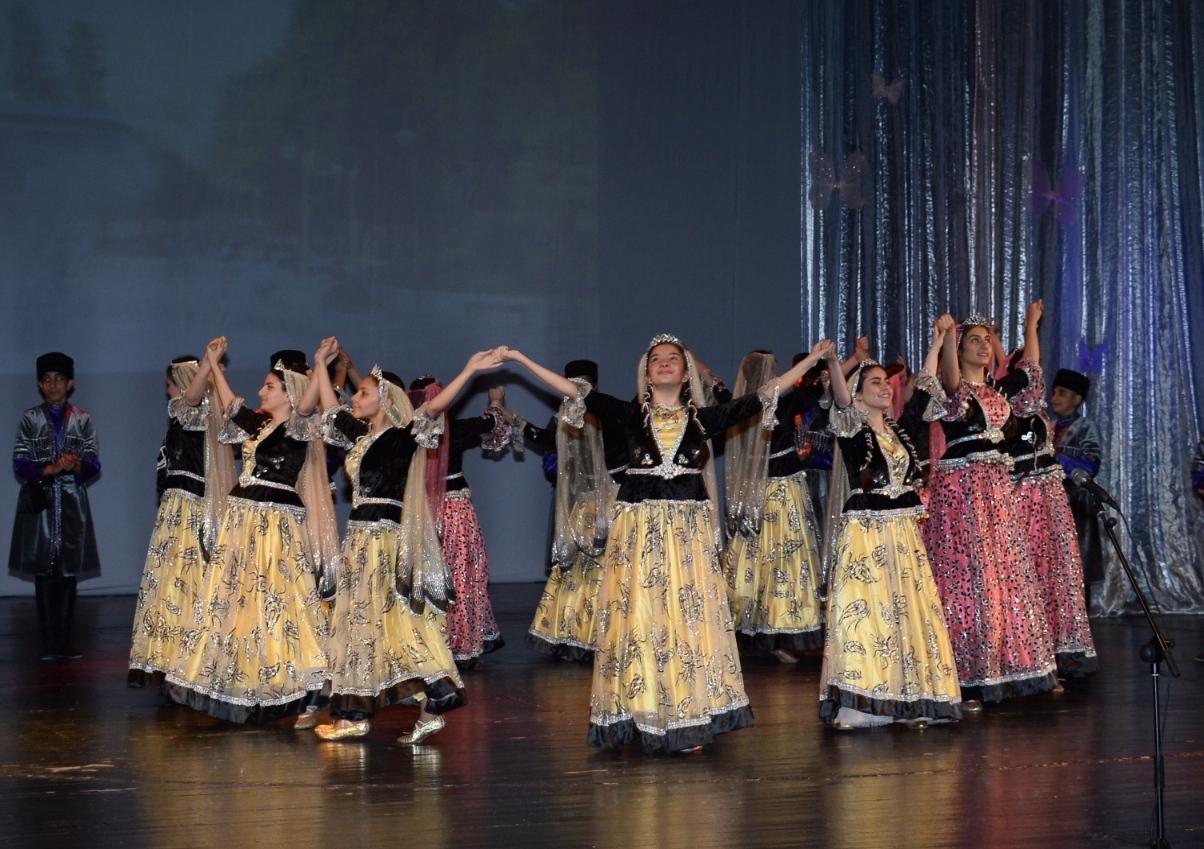 Танцуют все! Яркий концерт в Баку (ФОТО)