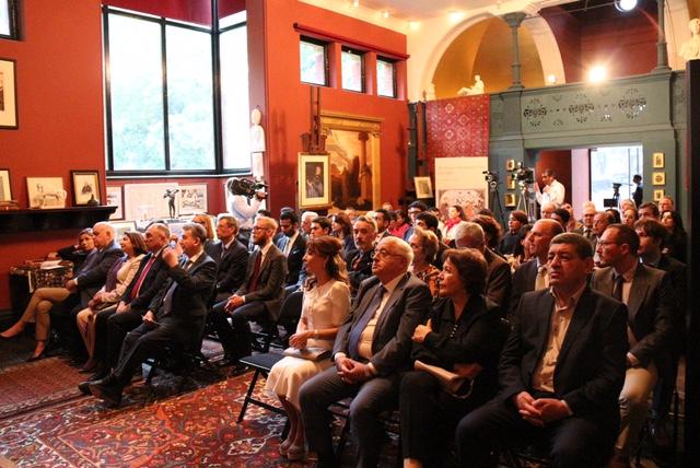 В Лондоне состоялась презентация первого перевода на английский язык книги Е.Бертельса «Великий азербайджанский поэт Низами» (ФОТО)