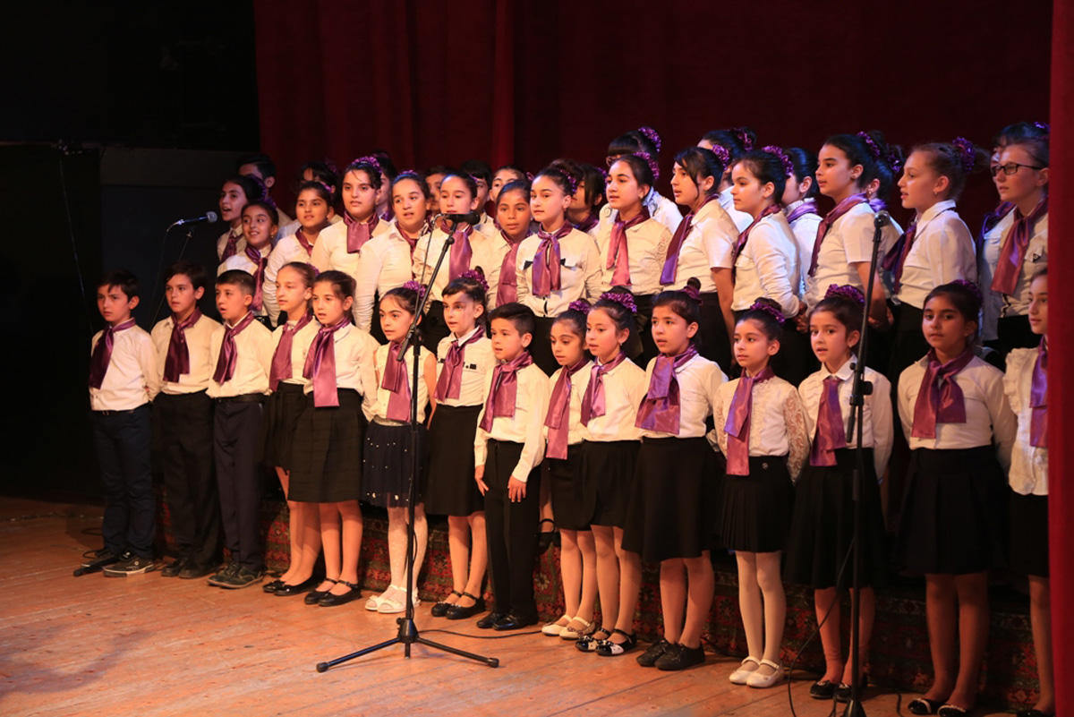 Uşaq musiqi məktəbi hesabat konserti keçirib (FOTO)