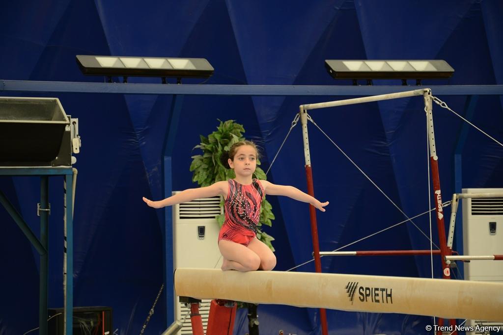 İdman və akrobatika gimnastikası üzrə Bakı çempionatı və Azərbaycan birinciliklərinə start verildi (FOTO)