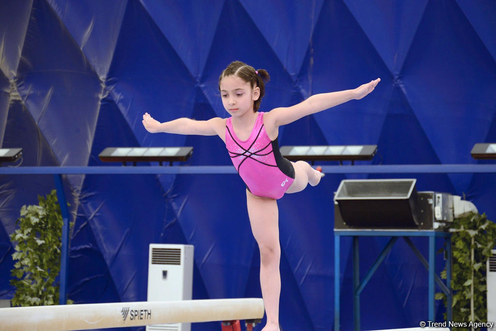 İdman və akrobatika gimnastikası üzrə Bakı çempionatı və Azərbaycan birinciliklərinə start verildi (FOTO)