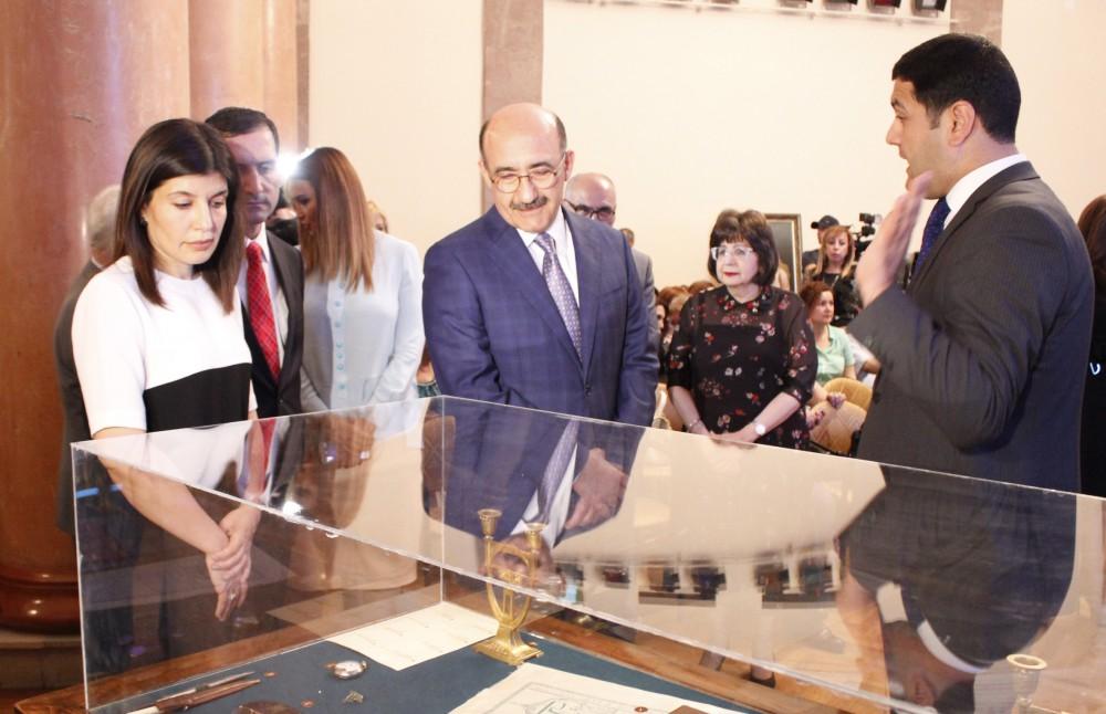 Личные вещи и архив Али бека Гусейнзаде переданы Азербайджану (ФОТО)