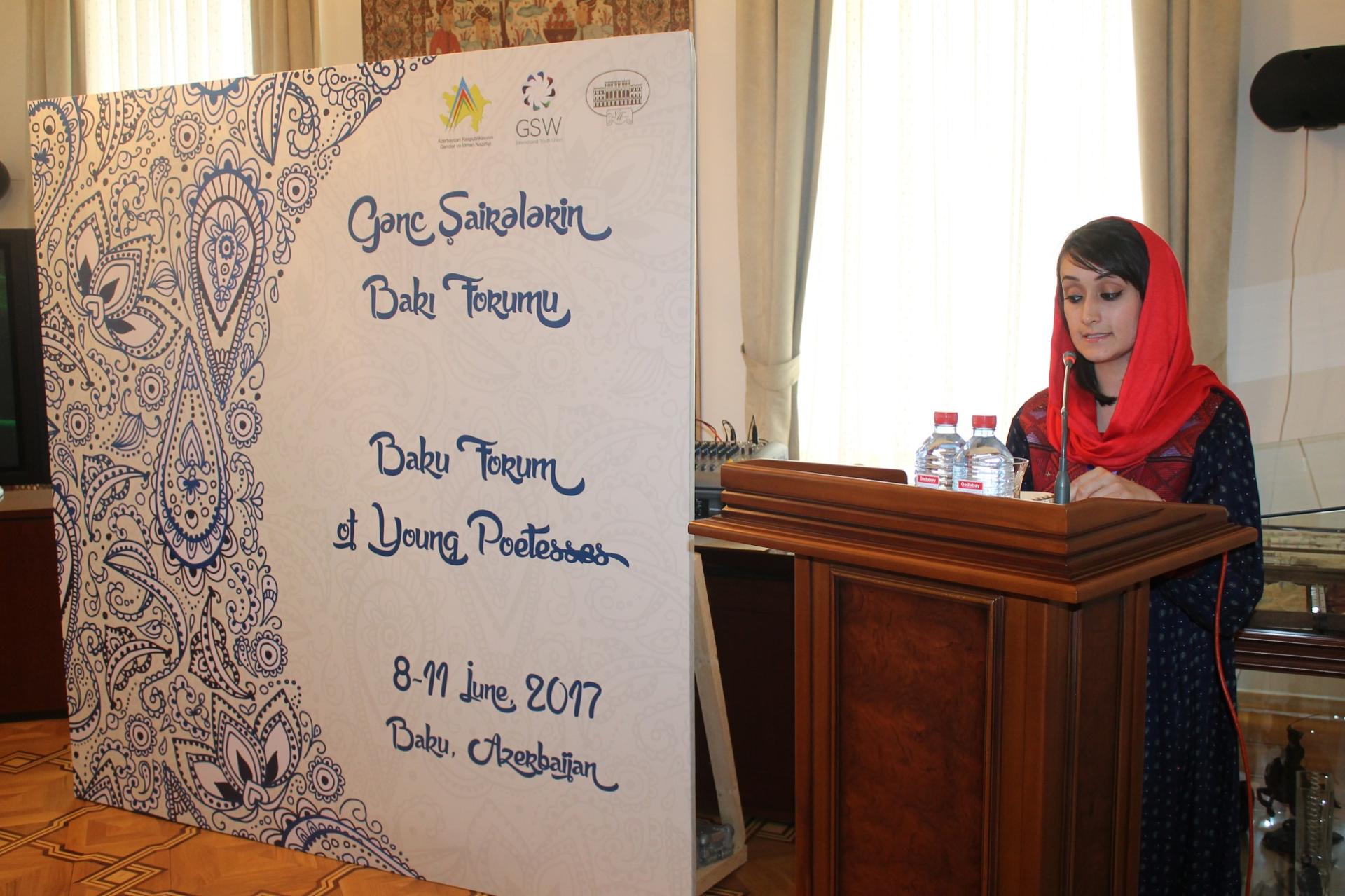 В Баку проходит Международный форум поэтесс, посвященный Хуршидбану Натаван (ФОТО)