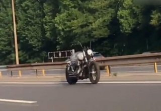 Özbaşına hərəkət edən motosiklet (VİDEO)