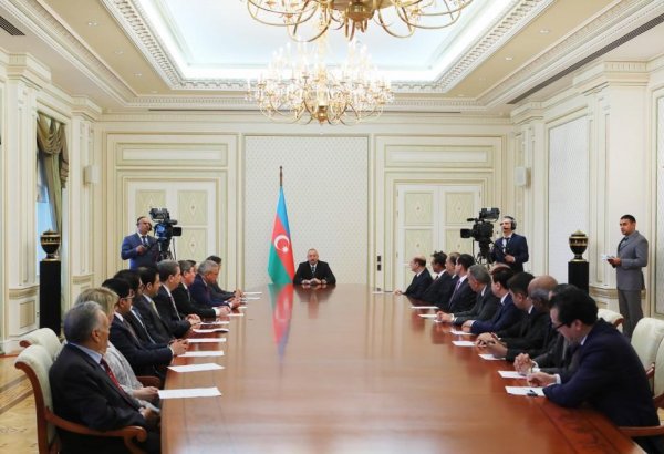 Ilham Aliyev meets envoys, heads of diplomatic missions of Muslim countries (PHOTO)