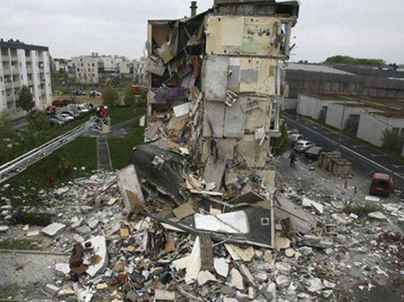 В Иране в результате обрушения жилых домов погибли десять человек