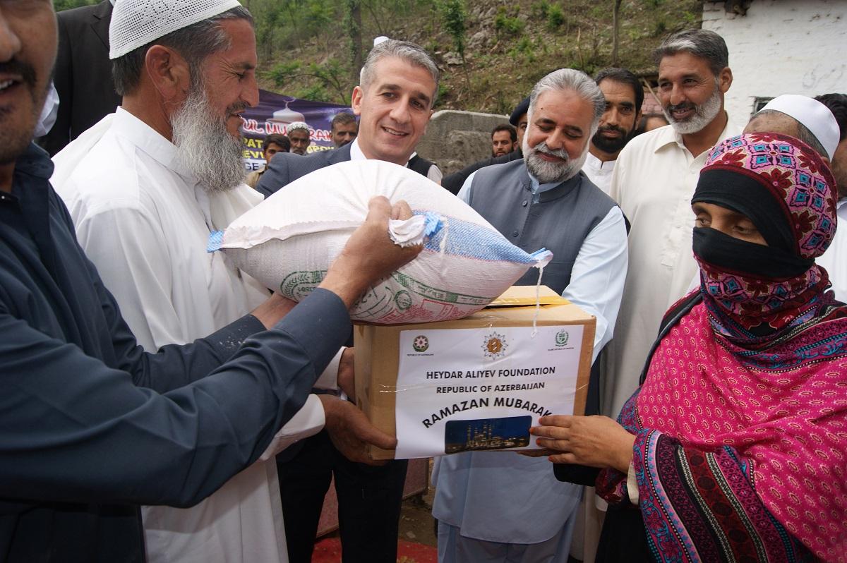 Heydar Aliyev Foundation delivers aid packages to needy in Pakistan’s Abbotabad (PHOTO)