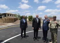 Президент Ильхам Алиев обошел территорию села Джоджуг Мерджанлы (ФОТО)