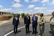 Президент Ильхам Алиев обошел территорию села Джоджуг Мерджанлы (ФОТО)