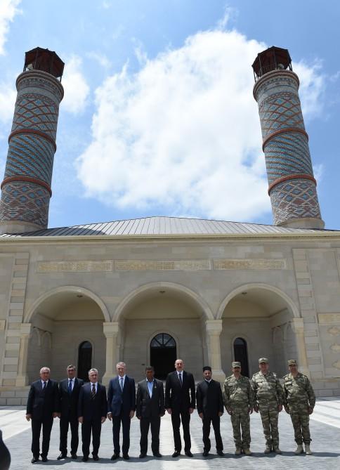 Президент Ильхам Алиев ознакомился с условиями, созданными в мечети в Джоджуг Мерджанлы (ФОТО) - Gallery Image